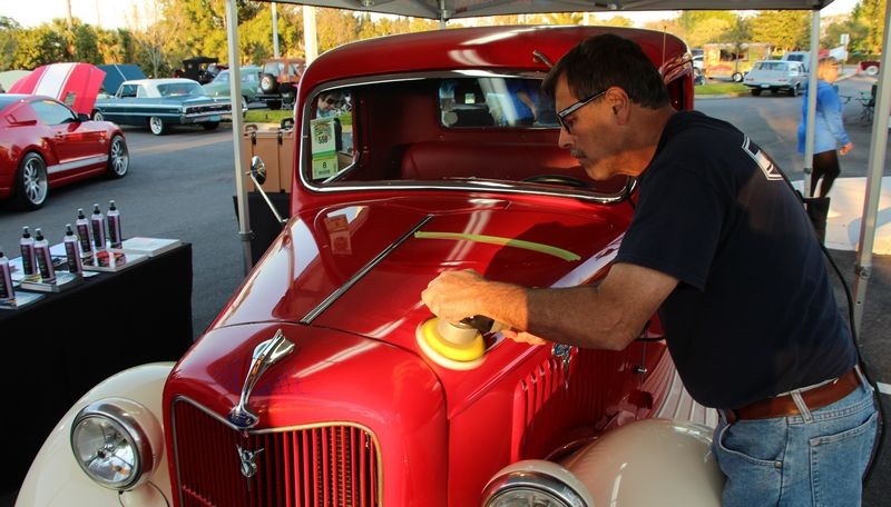 Removing swirls 1935 Ford Pickup by Mike Phillips