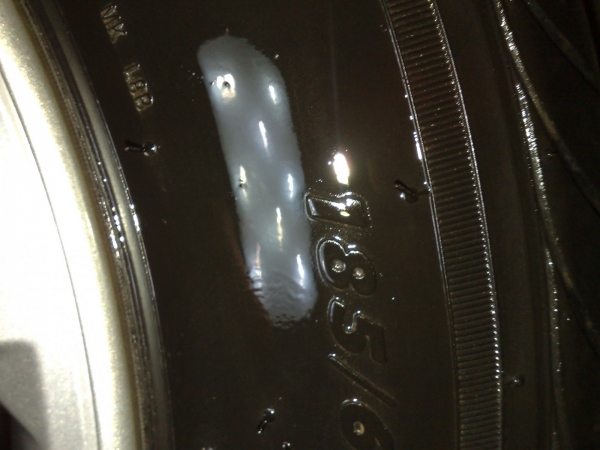 Meguiar's G13815 Hot Shine High Gloss Tire Coating, 15 oz. Aerosol - 6 per Case