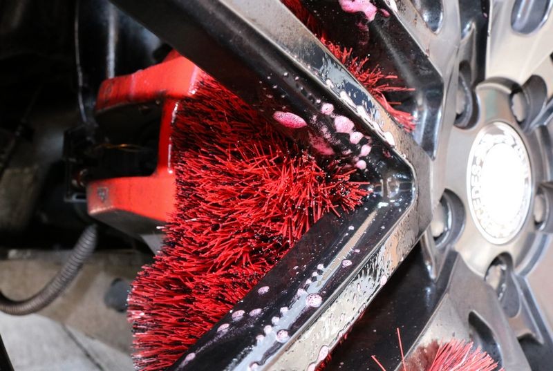 The Speed Master Wheel Brush can easily reach hidden areas.